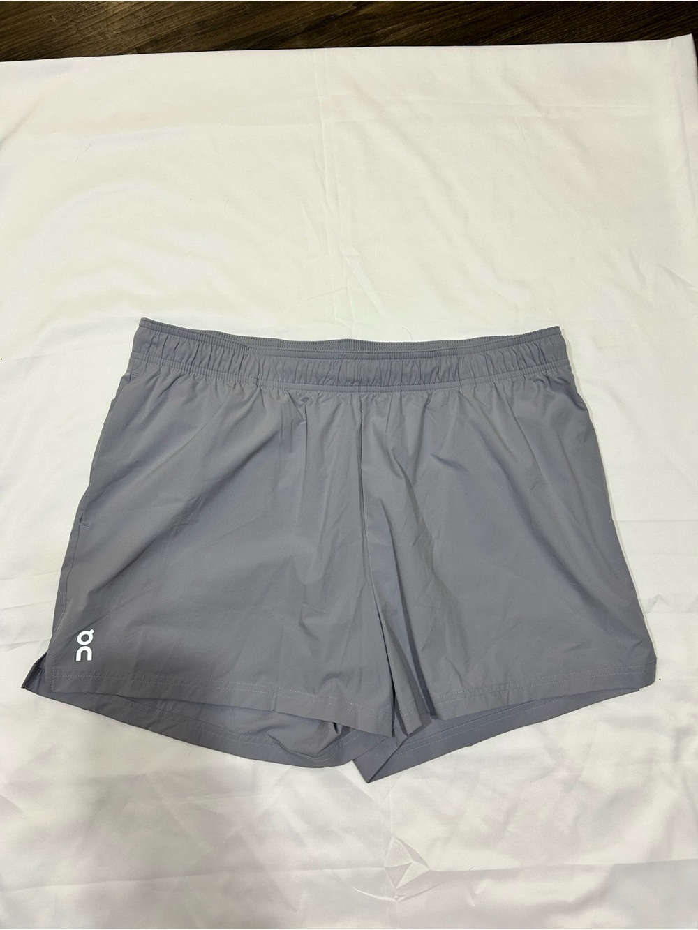 Run on clouds Women's Athletic Shorts in Light Gray